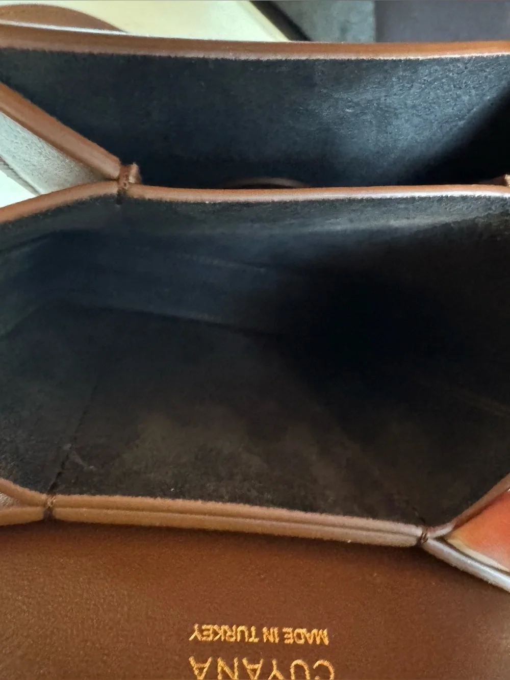 LIKE NEW Cuyana Concertina Phone Bag in Black Dark Chestnut Smooth Leather - Picture 5 of 11